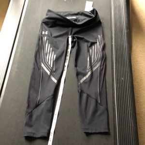NWT UNDER ARMOUR HeatGear Ankle Crop Reflective logos/graphics s L